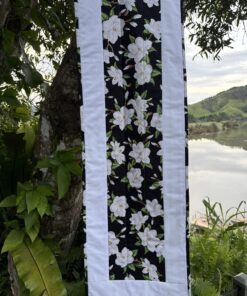 White flowers No4 Table Runner